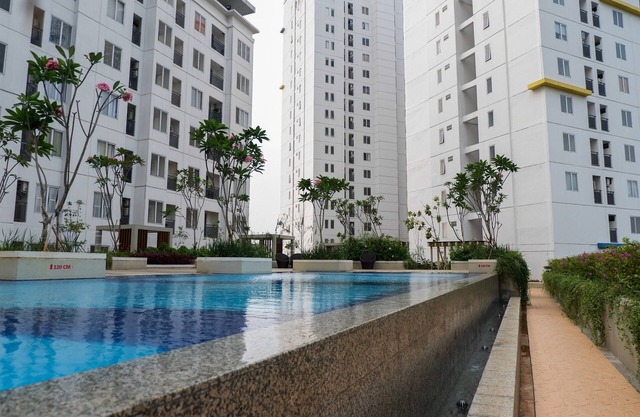 Stylish and Modern 2BR Bassura City Apartment