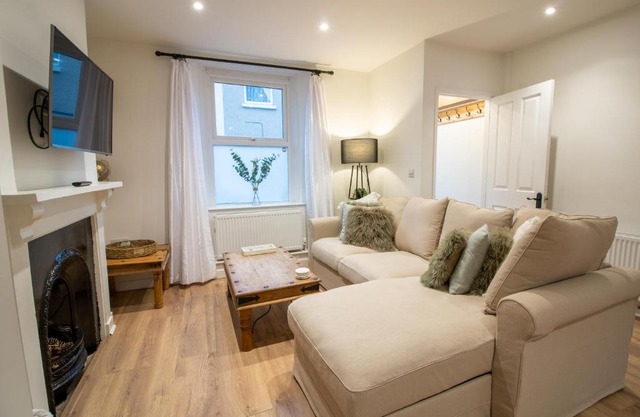 Stylish and Modern Town Centre End-of Terrace Home