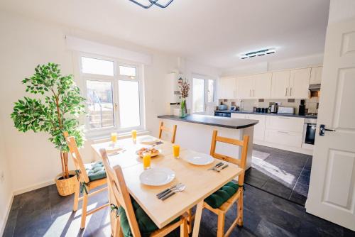Stylish And Spacious 3 Bed Semi Home