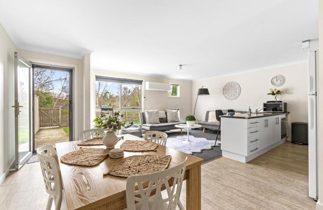 Stylish and Spacious Launceston Villa + Free Wifi