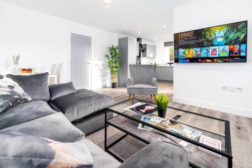 Stylish Apartment - 2 Bedrooms - Balcony - Parking - Netflix - Wifi - 7MC