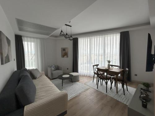Stylish Apartment for Families, Couples & Business Travelers