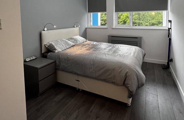 Stylish Apartment for 3 Guests With Parking, Close to City Center, MCR Airport