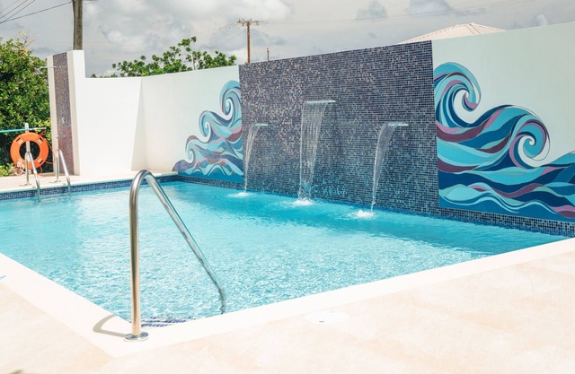 Stylish Apartment in Rockley Hills; Scenic Views; Free WiFi; Pool