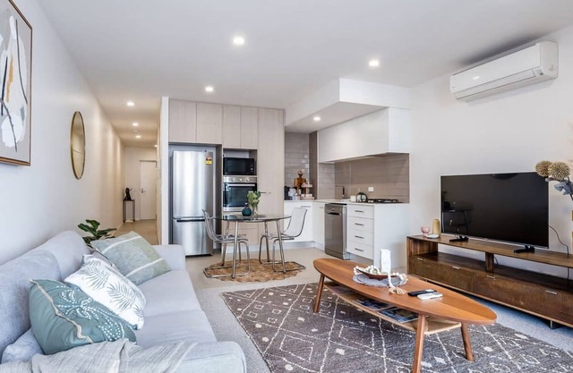 Stylish Apartment with Rooftop Pool