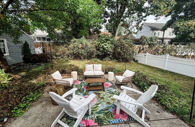 Stylish Apartment with Ample Amenities - Your Home Away From Home