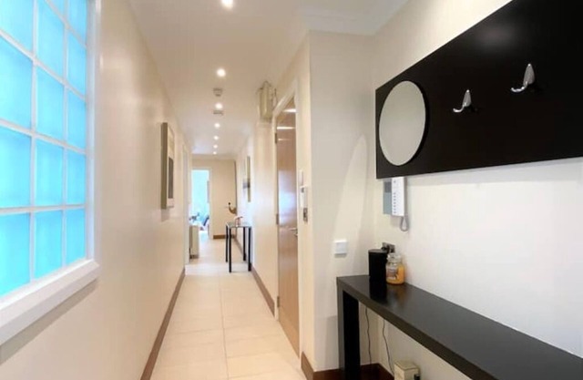 Stylish apartment with Jacuzzi Bath, 2 minutes from the ocean
