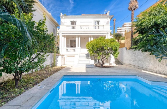 Stylish Art Deco villa near the sea 4 Bdrs Pool and garage