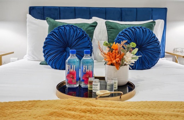 Stylish Ball Park unit, 1BD & FREE Wifi