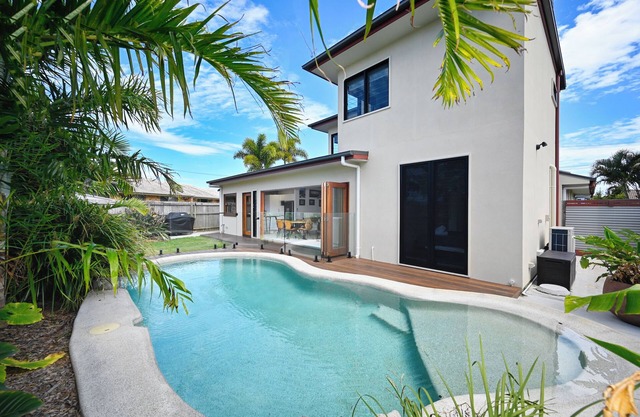 Stylish Beach Side Gem - pool, beach ZG7