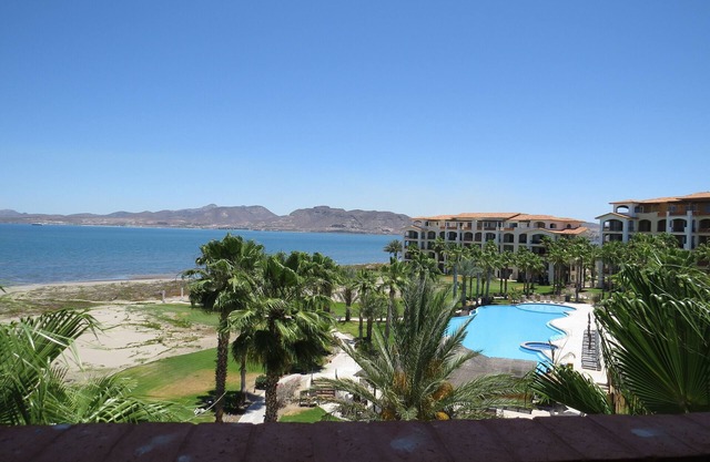 Elegante villa de playa, largas puestas de sol, vistas desde todas las habitaciones, pasos de la playa