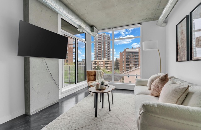 Stylish Beltline 1BR w/ Parking
