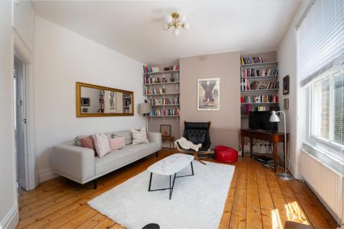 Stylish Boutique Apartment near Tufnell Park Station, 2 Spacious Bedrooms, Residential Area with Easy Access to Central London