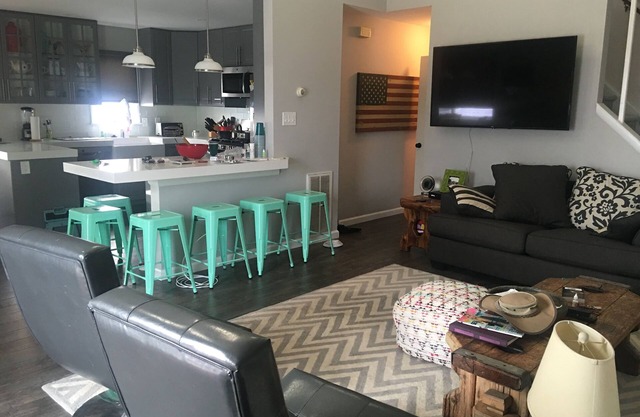 Elegante Brant Beach Oceanside House. Remodelación 2018, 3 casas a Ocean & por BBYC