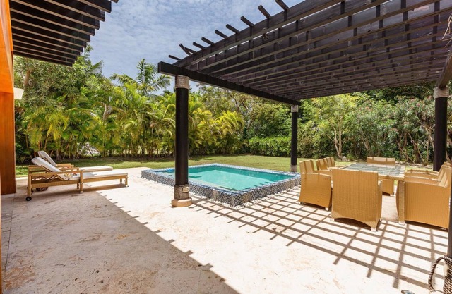 Rustic Private Bungalow at Green Village w Picuzzi Included