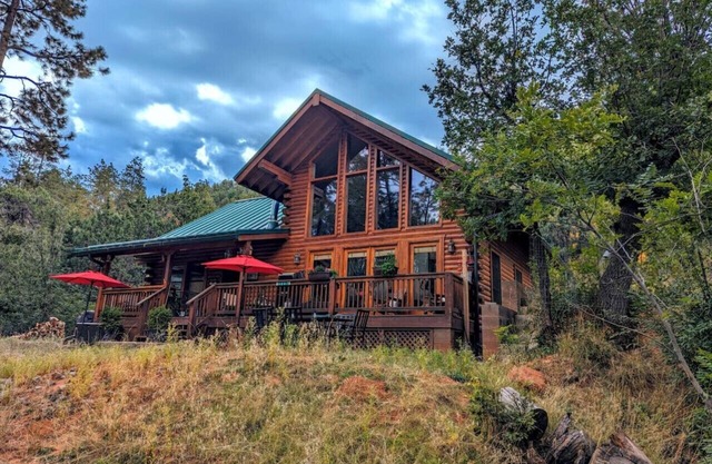 Stylish Cabin with Stunning Mountain/Forest Views