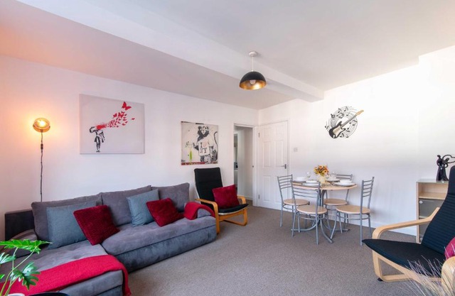 Stylish & Central 2 bedroom apartment - Fast WiFi