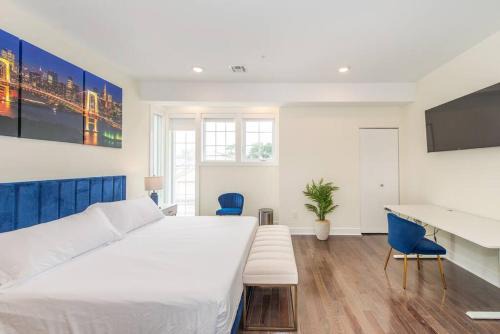 Stylish Chic Condo NYC at Fingertips
