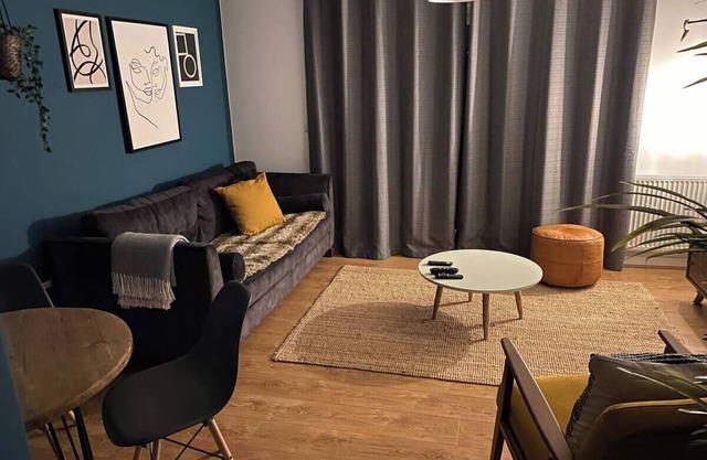 Stylish, clean, close to M1, office space, city centre 15 minutes drive.