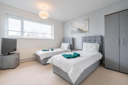 Stylish & Comfortable 3BR Spacious Home with Parking