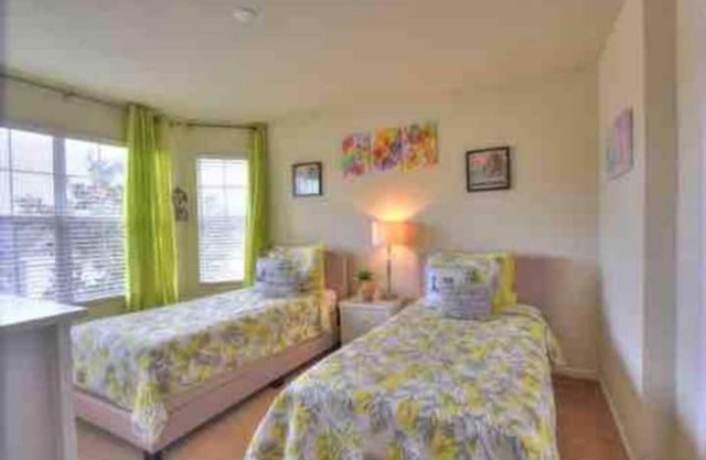 Stylish & Comfy ~ Mins to Disney ~ Pool ~ Hot Tub!
