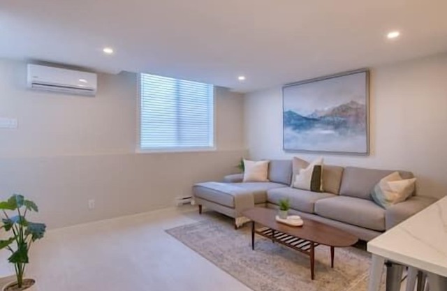 Stylish & Comfy Mountain Escape King Bed 1 Hour from Banff National Park