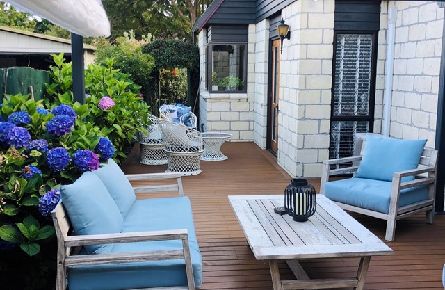 Stylish cottage close 2 Airport