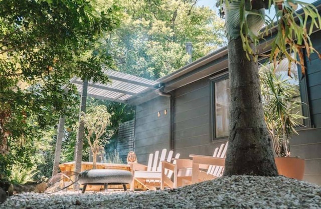 Stylish Cottage + Outdoor Bath near Montville