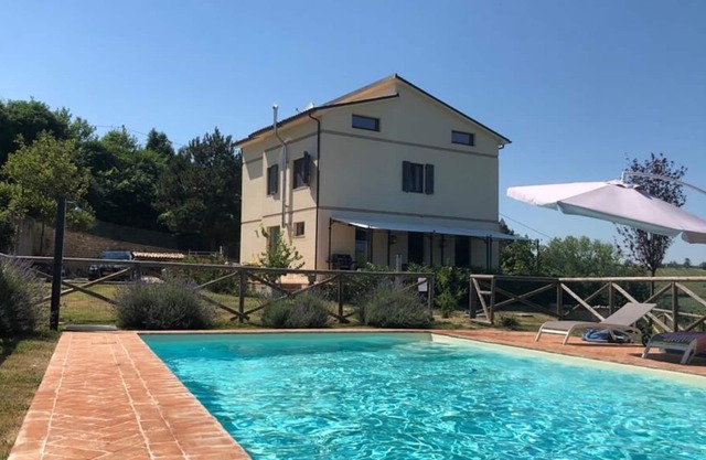 NUEVO! acogedora casa de campo en el sur de Le Marche, la piscina, la playa y las montañas