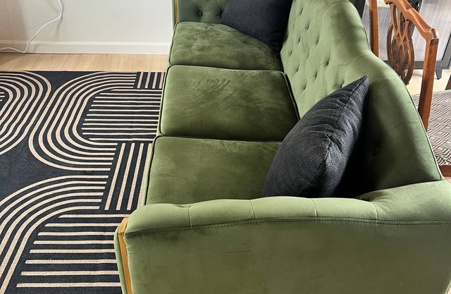 Stylish/Cozy 2 BR Art Deco Retreat- Wifi, AC, Central Location!