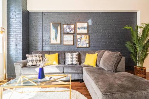 Stylish Cozy 3BR 420 Friendly Apartment with Gym Near McCormick Place, Grant Park and Soldier Field
