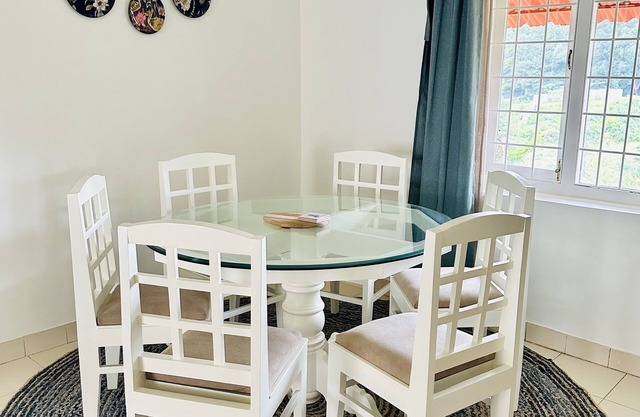 Stylish & Cozy Villa: Lush lawns - Firepit - Glass House - 5 mins from Ooty town