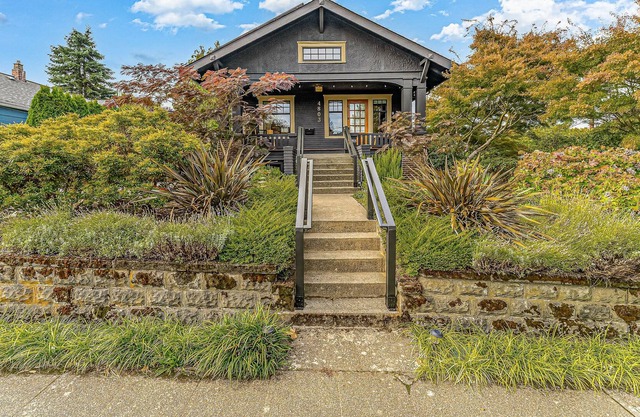 Stylish craftsman in a gorgeous garden setting, steps to downtown Columbia City