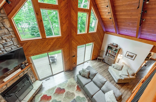 Stylish Deep Creek Getaway w/ Dock & Hot Tub