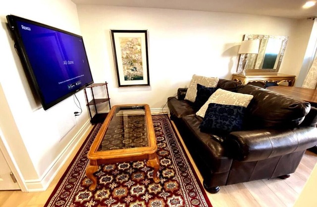 Stylish Deluxe 2BR Guest Suite
