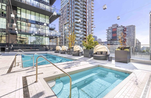 Stylish Downtown Studio Apartment in Vancouver's Beach District