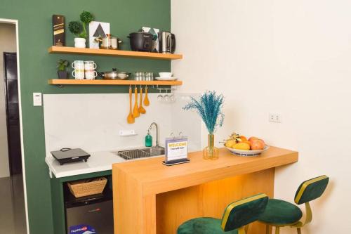 Stylish & Elegant Emerald 1BR Condo