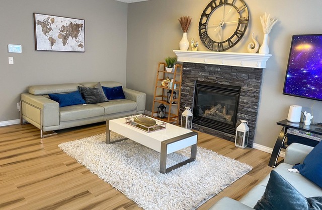 Stylish family/dog frdly 3BD home w/wifi/10k channels