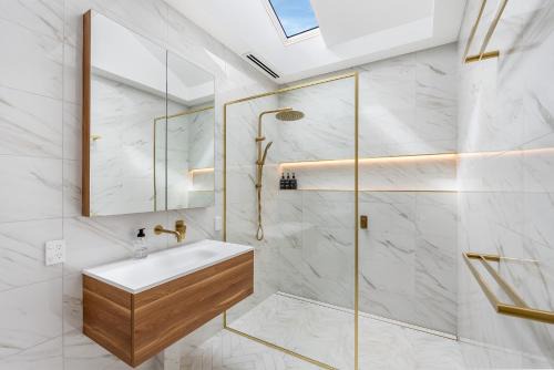 Stylish Family Getaway with Modern Comforts