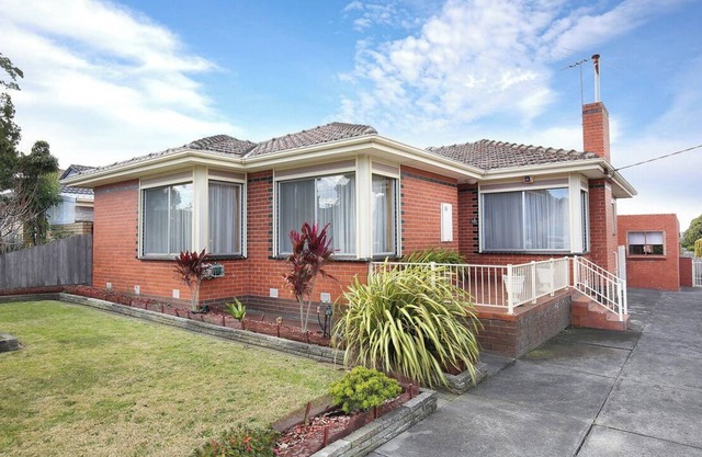 Stylish Family Home- 3BR in the heart of Dandenong, Just minutes to the station