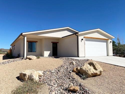 Stylish Family Home in Kanab 40 Mins to Zion NP