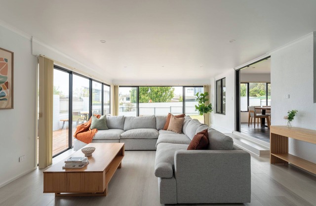 Stylish Family Retreat by Hawley Beach