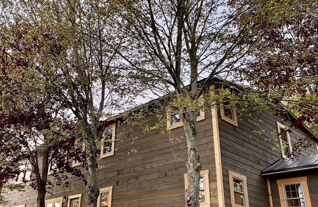 Stylish Farmhouse with amazing view!