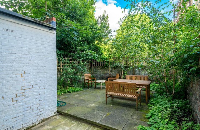 Stylish flat with garden in Notting Hill