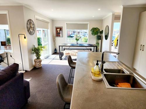 Stylish Fresh Haven for up to 8 guests