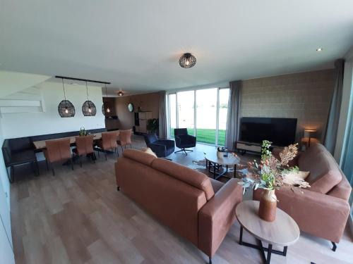 Stylish Frisian Villa with Garden, cleaning included