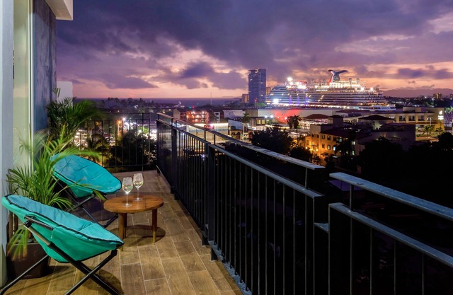 Stylish Golden Beach View Apartment at Zoho Skies