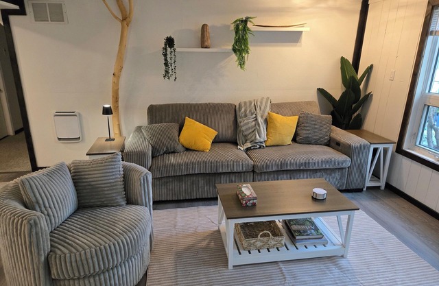 Stylish Ground-Floor Getaway in Granger – Modern Comfort & Central Location!"
