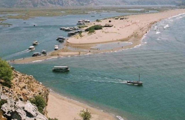 Stylish Ground Floor 3-bed Apartment in Dalyan