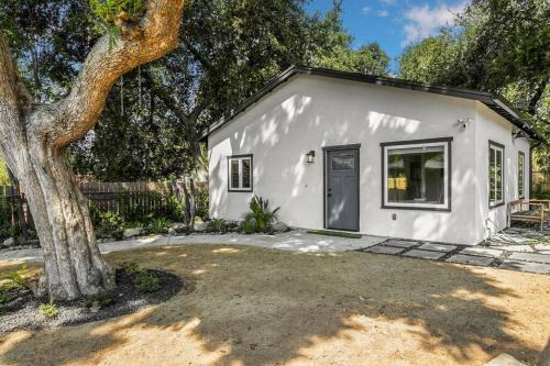 Stylish guest house near colleges